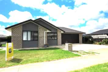 102 Hinemoa Street, Levin