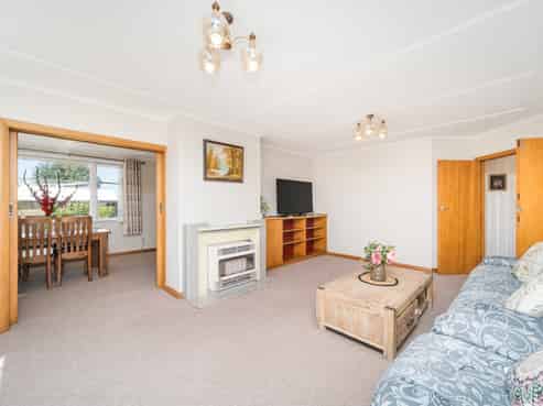 7 Innes Place, Roslyn