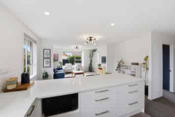 2/17b Prestons Road, Redwood