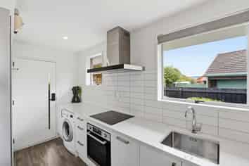 2/17b Prestons Road, Redwood