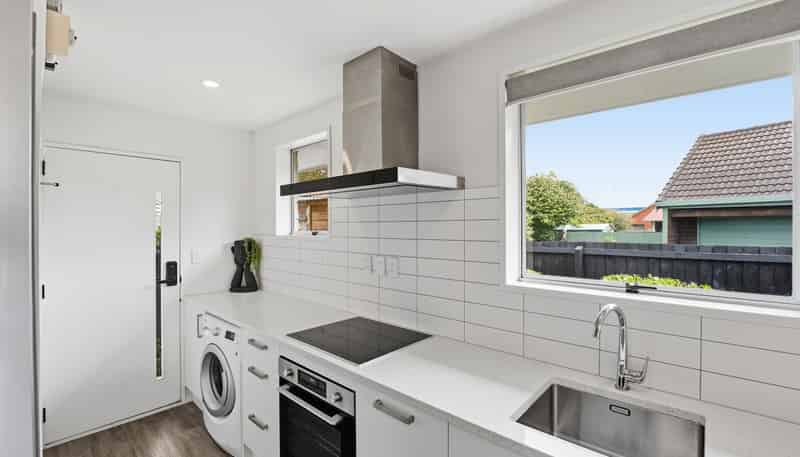 2/17b Prestons Road, Redwood