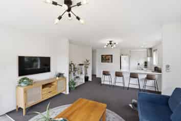 2/17b Prestons Road, Redwood