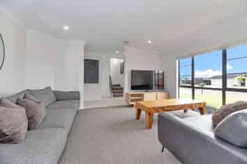 27 Scotsmoor Drive, Wattle Downs