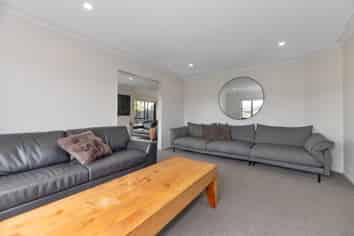 27 Scotsmoor Drive, Wattle Downs