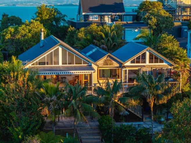 5 Kennedy Point Road, Surfdale