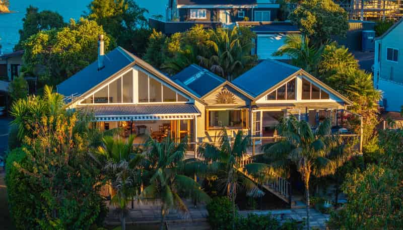 5 Kennedy Point Road, Surfdale