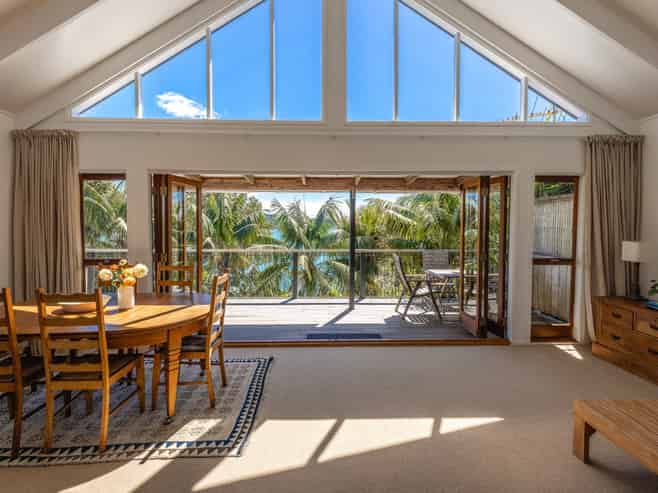 5 Kennedy Point Road, Surfdale