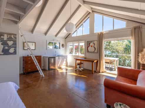 5 Kennedy Point Road, Surfdale