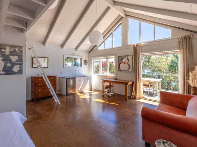 5 Kennedy Point Road, Surfdale