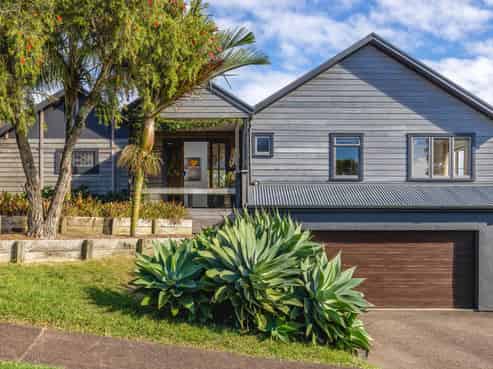 5 Kennedy Point Road, Surfdale