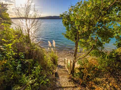 5 Kennedy Point Road, Surfdale