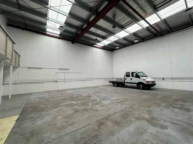 City Fringe Gem: Warehouse, Office & Parking