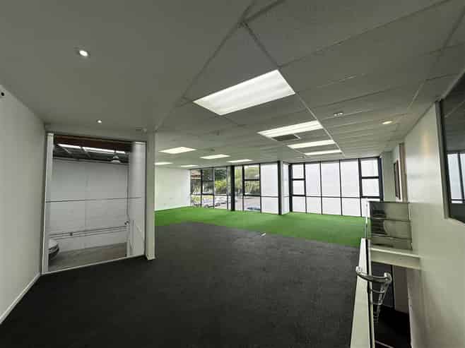 City Fringe Gem: Warehouse, Office & Parking