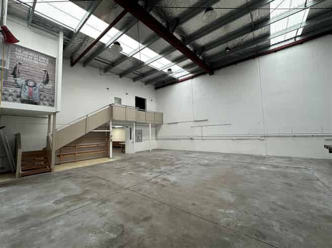 City Fringe Gem: Warehouse, Office & Parking