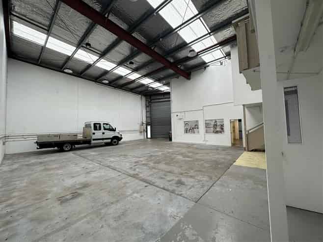 City Fringe Gem: Warehouse, Office & Parking