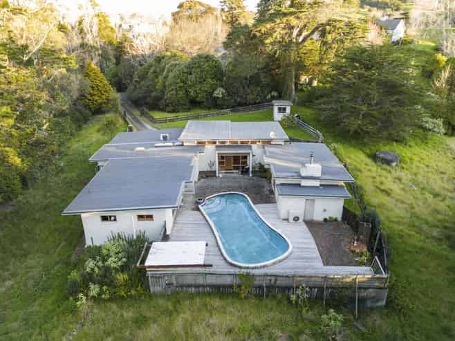 1 Whitford Park Road, Whitford