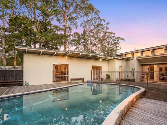 1 Whitford Park Road, Whitford