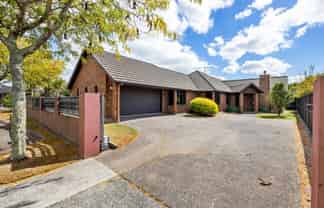 6 Westbury Mews, Huntington