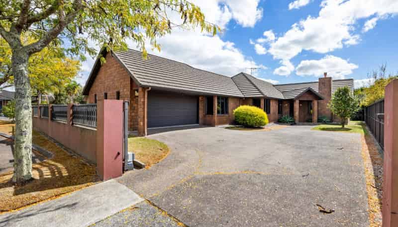 6 Westbury Mews, Huntington