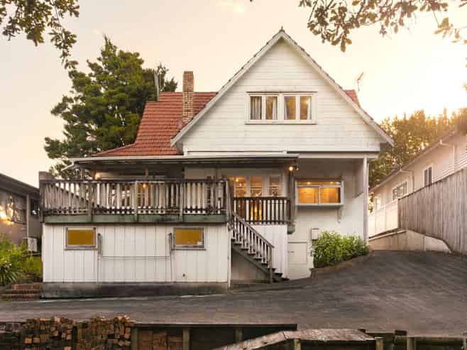 128 River Road, Hamilton East