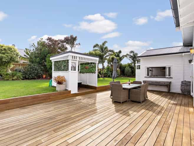 57 Queen Street, Riverhead