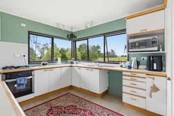 140 Craig Road, Pollok