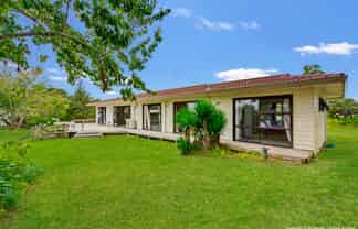 140 Craig Road, Pollok