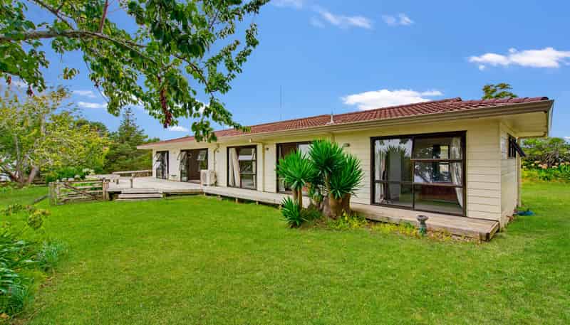 140 Craig Road, Pollok