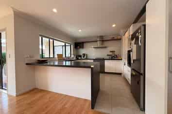 10 Mary Forgham Drive, Greenhithe