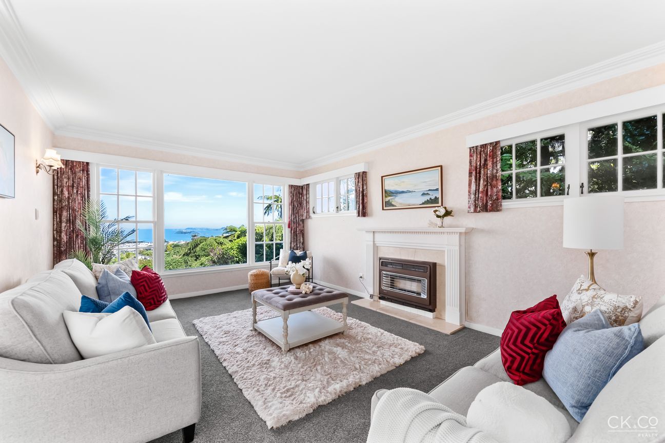 FIRST TIME ON THE MARKET - VIEWS & POTENTIAL - Vista 5
