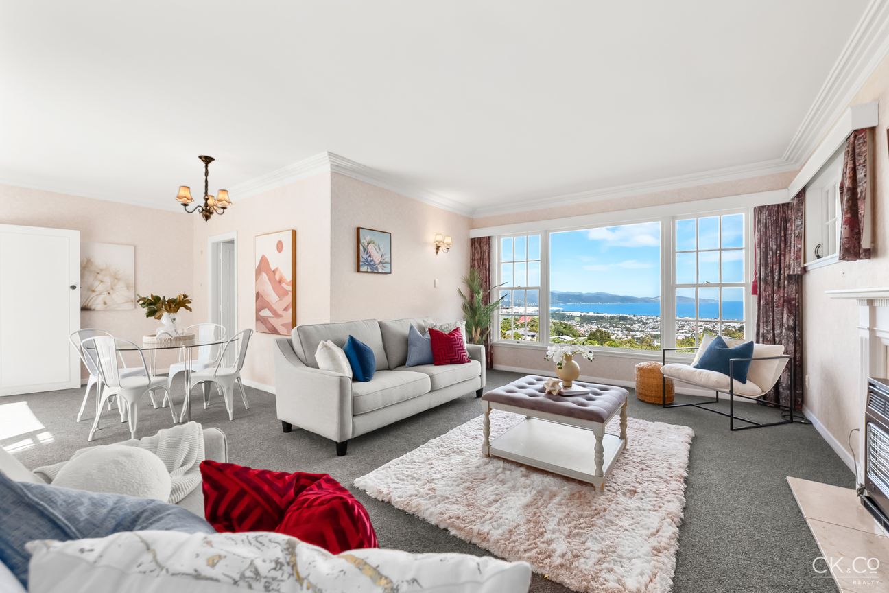 FIRST TIME ON THE MARKET - VIEWS & POTENTIAL - Vista 3