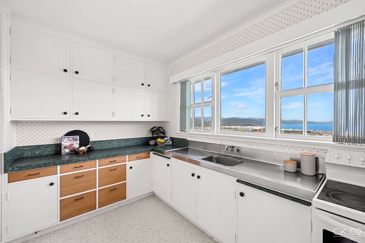 FIRST TIME ON THE MARKET - VIEWS & POTENTIAL - Ansicht 2