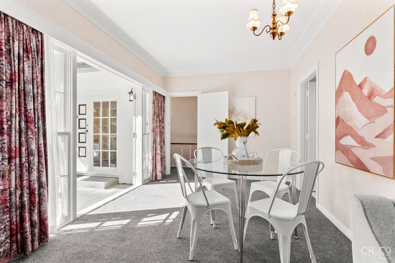 FIRST TIME ON THE MARKET - VIEWS & POTENTIAL - Vista 6