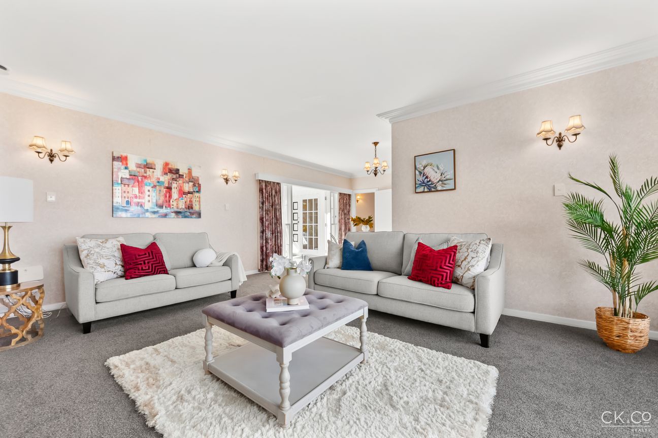 FIRST TIME ON THE MARKET - VIEWS & POTENTIAL - Vista 4