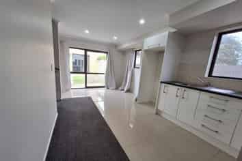 11/4 Wallson Crescent, Wiri