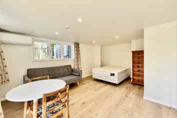 34 Foster Crescent, Belmont