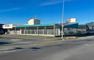 Versatile High Profile Corner Site