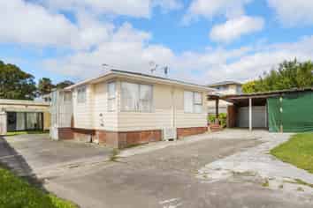 8 Sabot Place, Massey