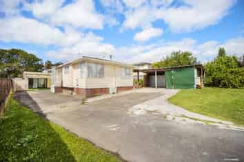 8 Sabot Place, Massey