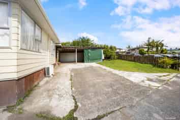 8 Sabot Place, Massey