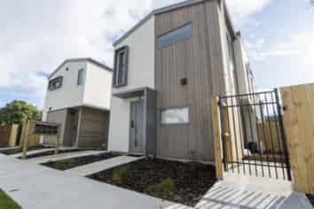 3/43 Churton Crescent, Taita