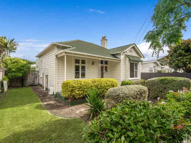 33 Halesowen Avenue, Sandringham