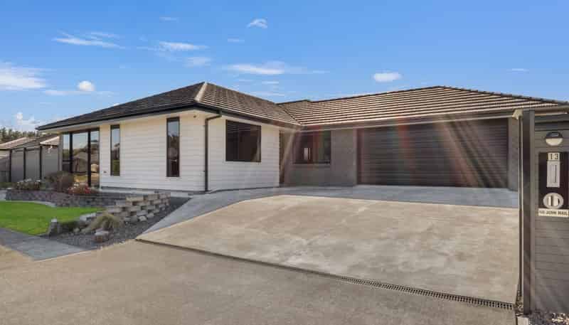 13 Pearl Grove, Ashhurst