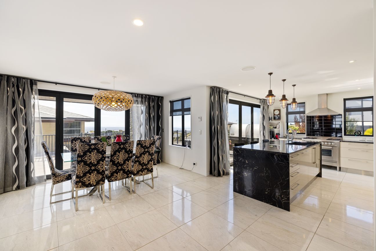 Are You Seeking Space And Panoramic Views? - Ansicht 5