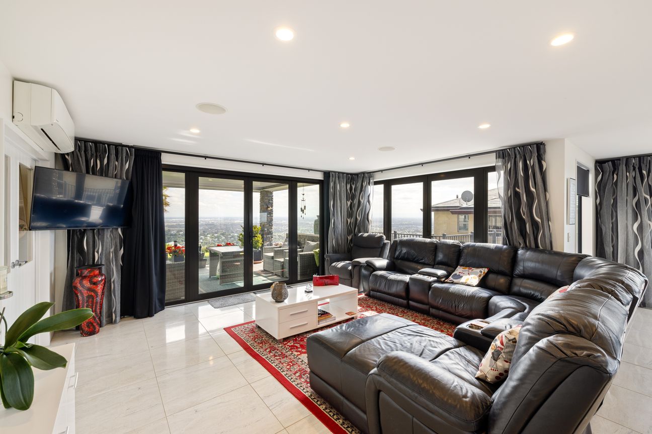 Are You Seeking Space And Panoramic Views? - Mehr