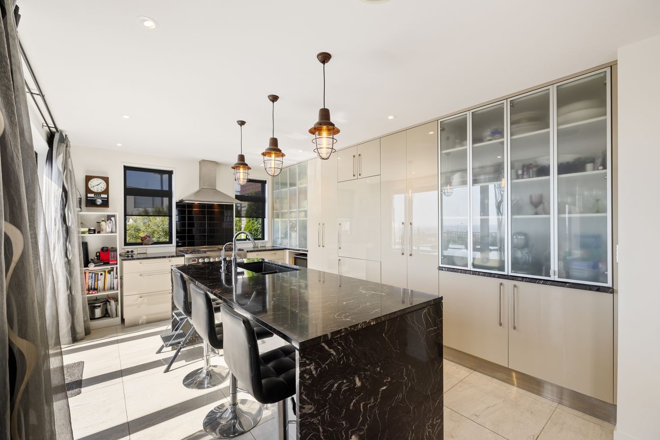 Are You Seeking Space And Panoramic Views? - Ansicht 6