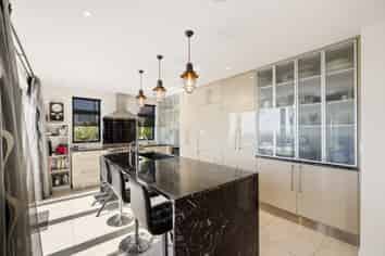 4 Stonewall Place, Huntsbury