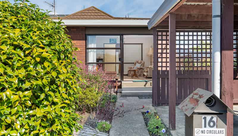 16 Irvine Street, Mosgiel