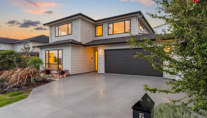 7 Wisteria Lane, Silverdale