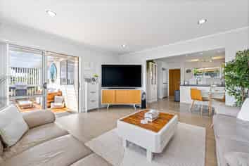 27 Arlette Place, Massey